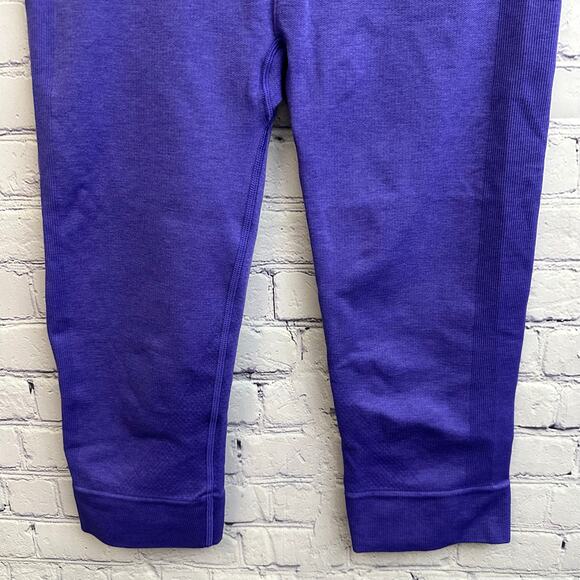 Lululemon Purple Cropped Knee Length Athletic Leggings 8 Workout Athleisure - Picture 3 of 8